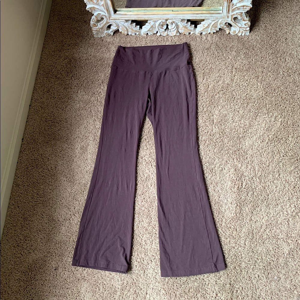 Aritzia TNAchill hi kick flare legging. Dark Cocoa